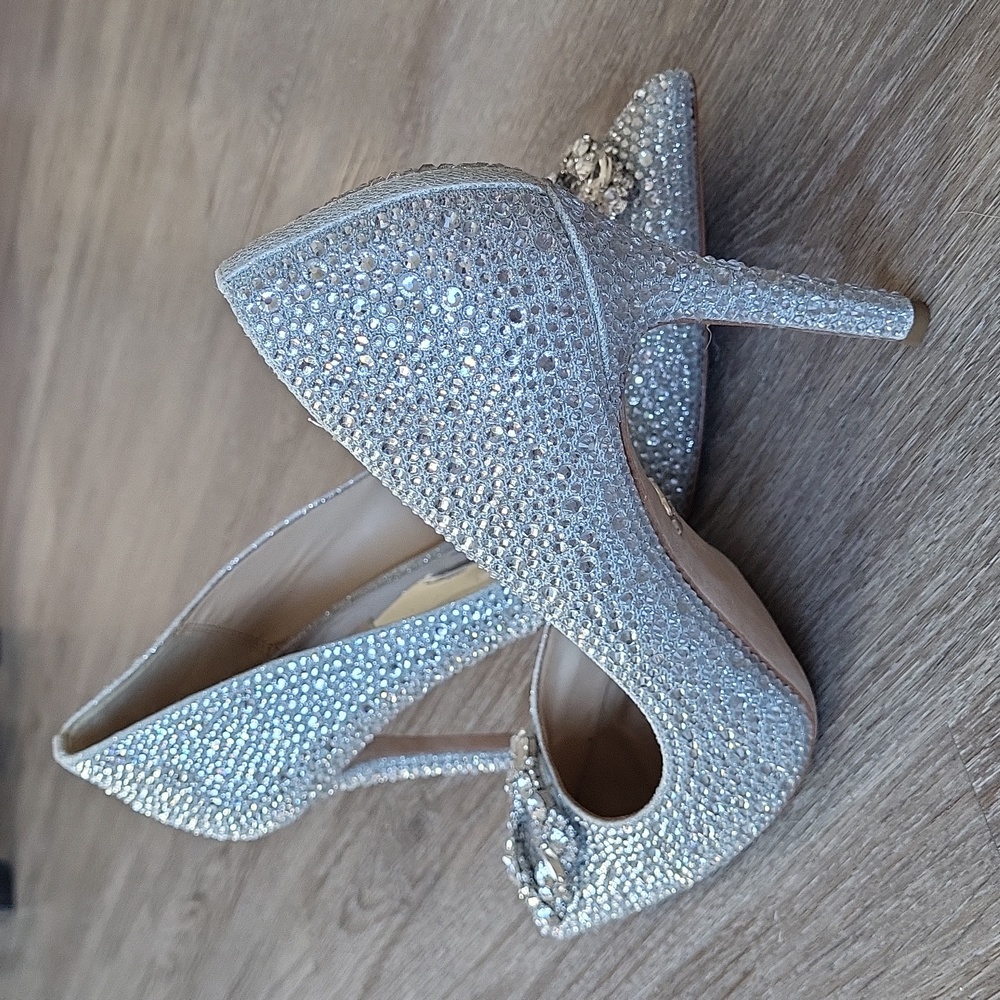 Badgley Mischka Cher II Silver Rhinestone Pump - 9.5 - Picture 11 of 14